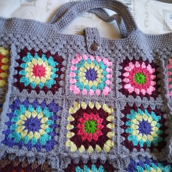 Granny square vintage style crochet gray handbag - Picture 5 of 5